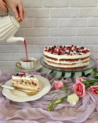 ✨🍓 Připravte se na sametovou chuť! 🍰 S našimi smetanovými dorty se přenesete na obláček pohody a radosti, každý den v...