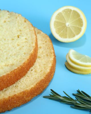 Náš vláčný korpus jsme vyladili k naprosté dokonalosti! ✨ Každé sousto je jako obláček, lehký a nadýchaný. Je to dokonalý...