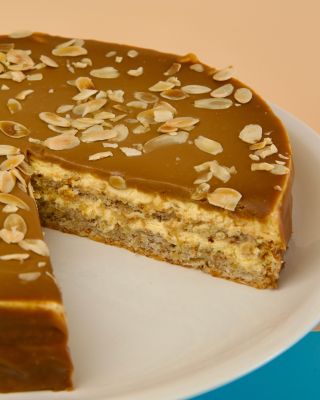 Jste připraveni na intenzivní chuť oříšků? 🌰✨ STOCKHOLM CAKE je splněný sen každého milovníka ořechů. Mandlový korpus,...